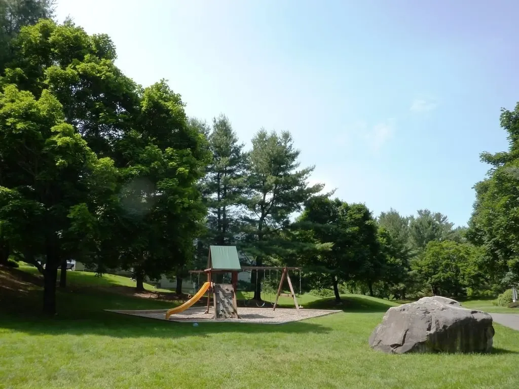 4 Heather Court Nashua NH 03062