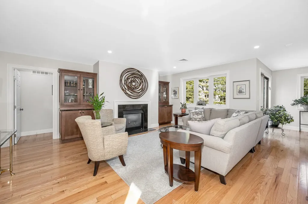 4 Heather Court Nashua NH 03062