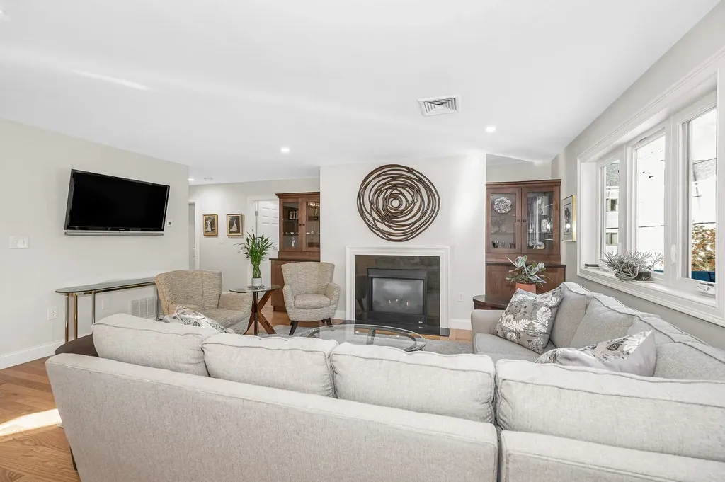 4 Heather Court Nashua NH 03062