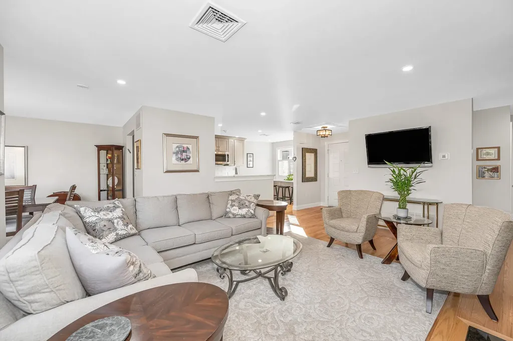 4 Heather Court Nashua NH 03062