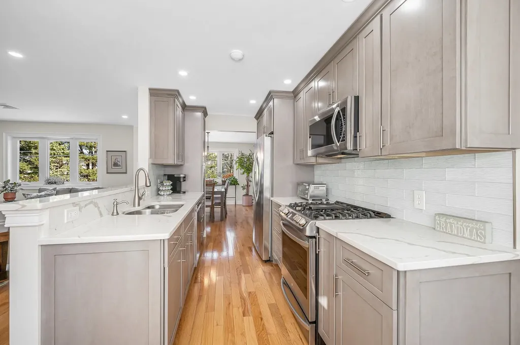 4 Heather Court Nashua NH 03062