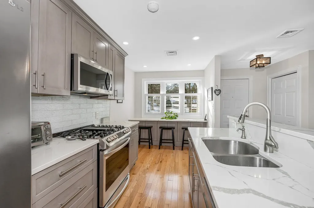 4 Heather Court Nashua NH 03062