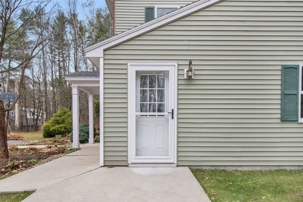 454 Calef Highway Lee NH 03861