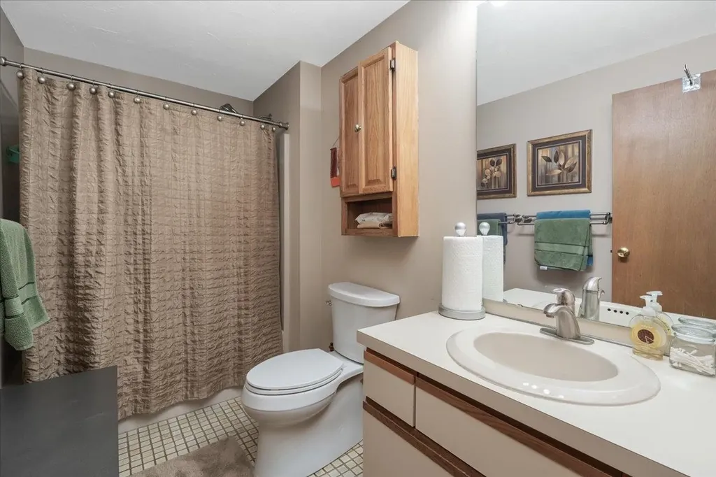 5 Tsienneto Road Derry NH 03038