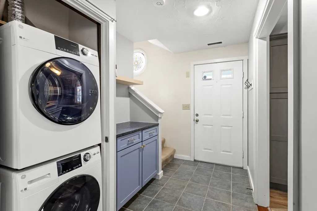 98 Henry Law Avenue Dover NH 03820