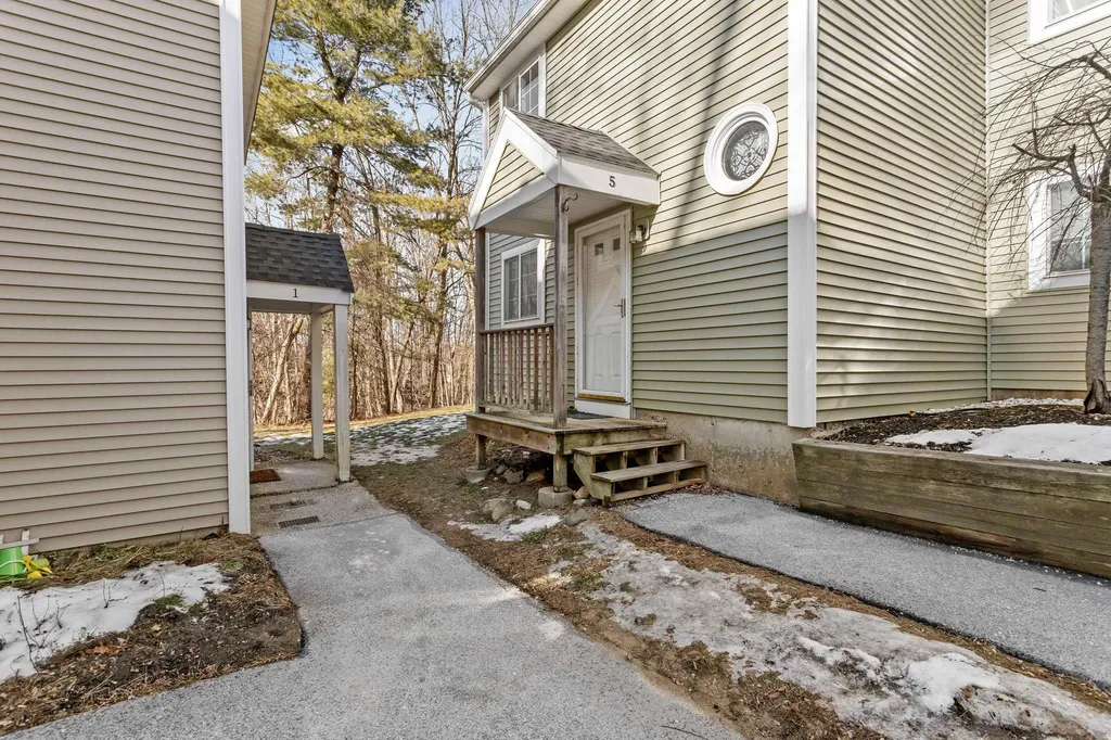 98 Henry Law Avenue Dover NH 03820