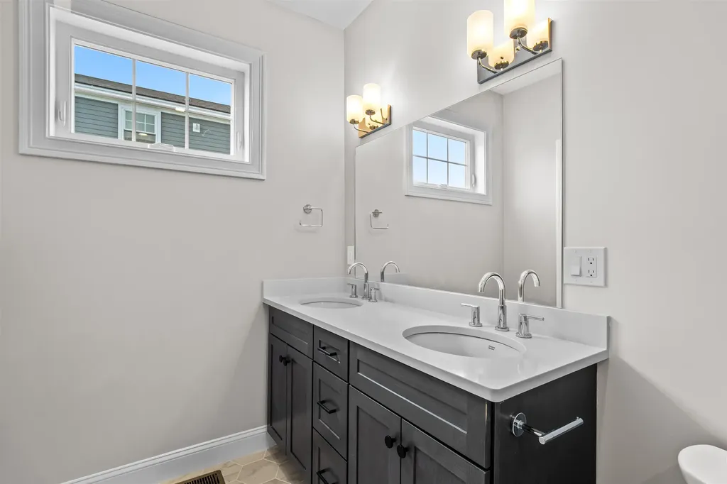 8 Benjamin Lane Thornton NH 03285