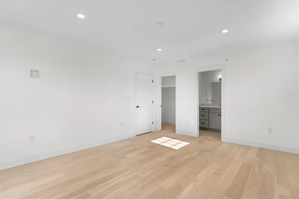 8 Benjamin Lane Thornton NH 03285