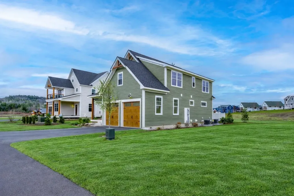 8 Benjamin Lane Thornton NH 03285