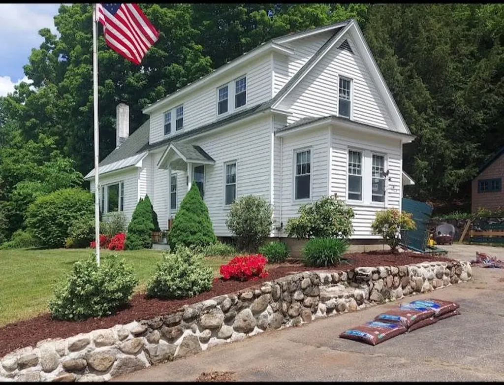 819 Eastside Road Woodstock NH 03262