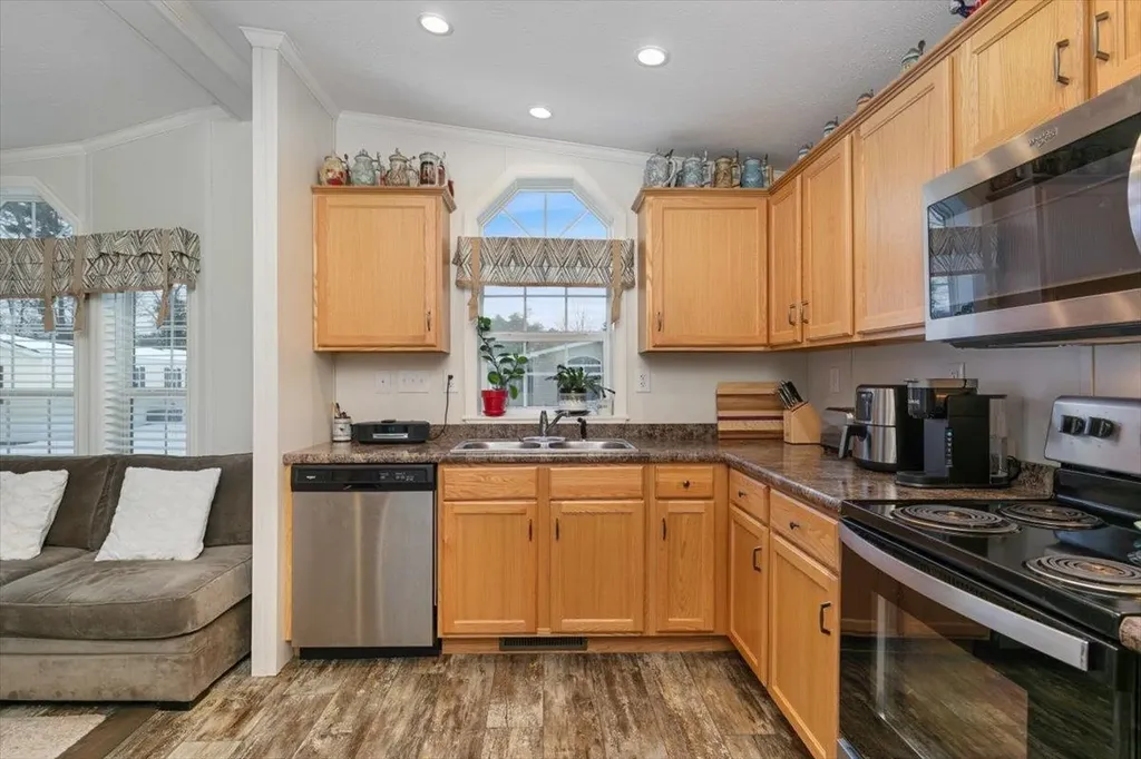 53 Hagop Road Salem NH 03079