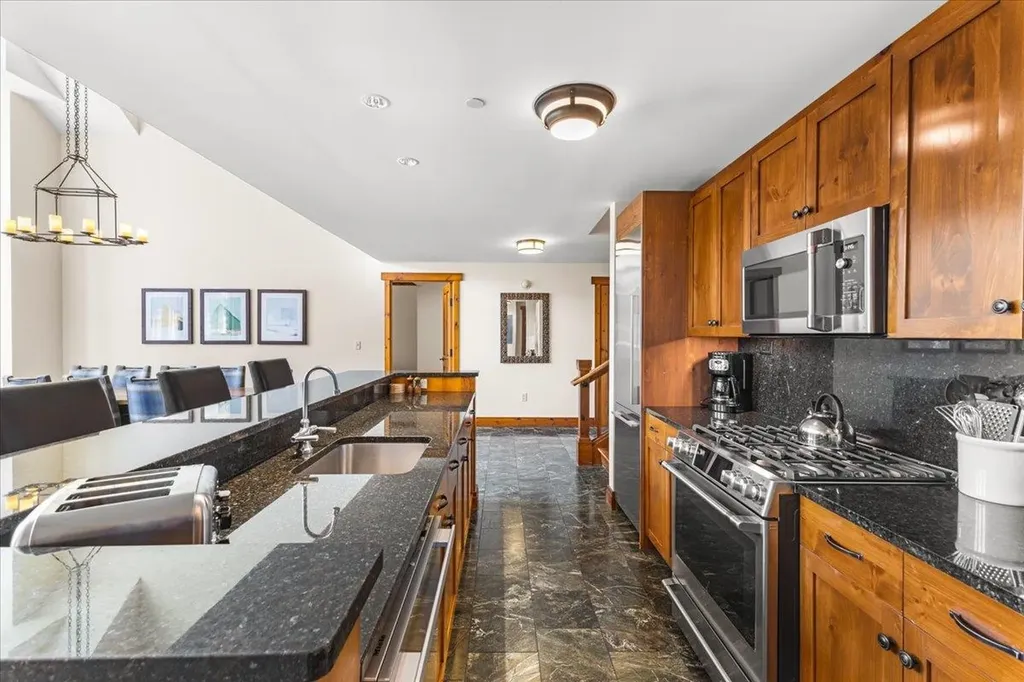 7412 Mountain Road Stowe VT 05672
