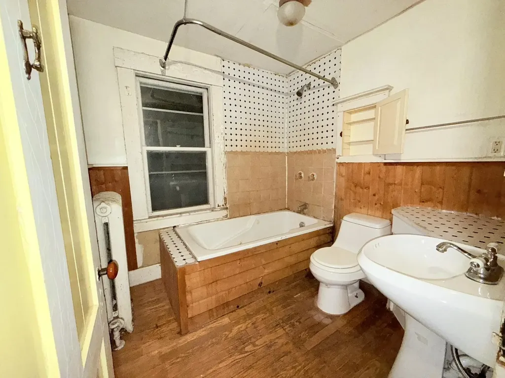 1246 New Hampshire Route 175 Campton NH 03223