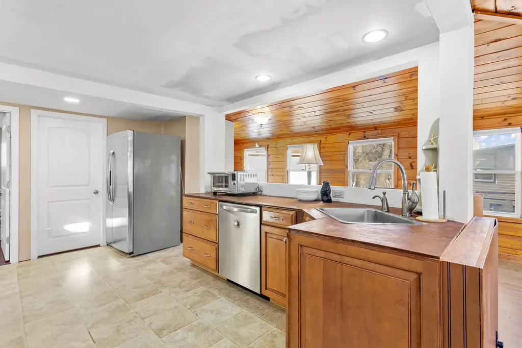 169 Ashworth Avenue Hampton NH 03842