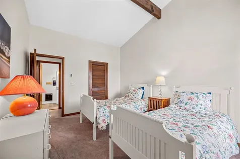 105 Forum Drive Warren VT 05674