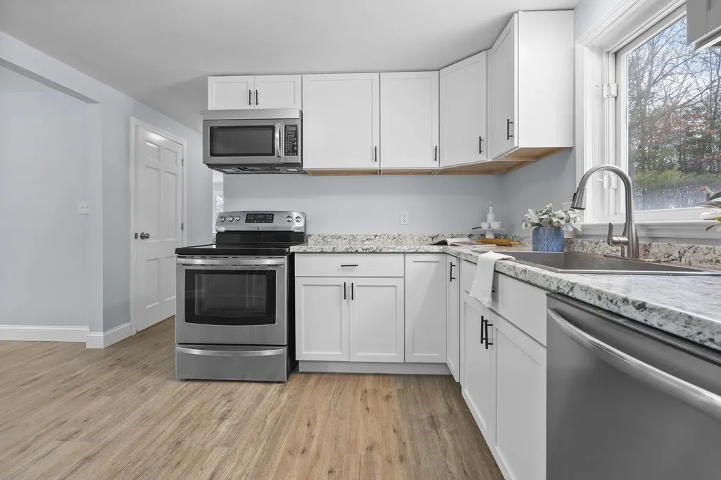 6 Michael Avenue Derry NH 03038