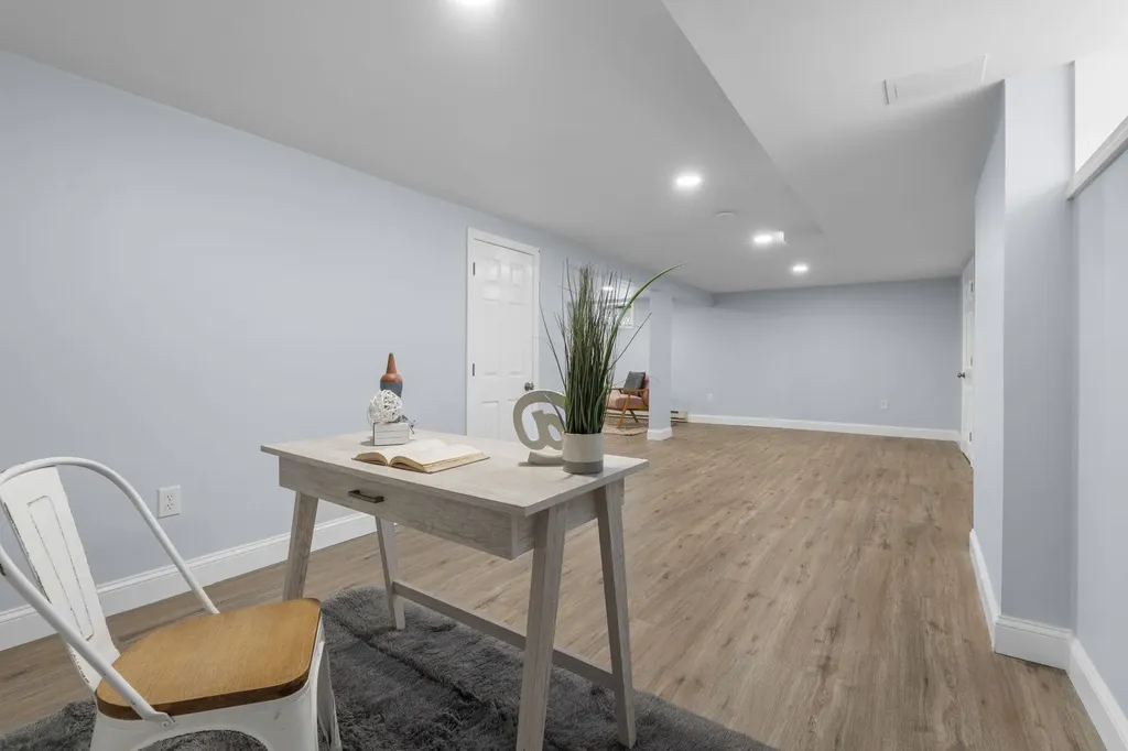 6 Michael Avenue Derry NH 03038