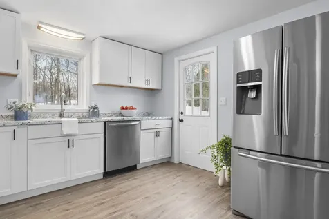 6 Michael Avenue Derry NH 03038