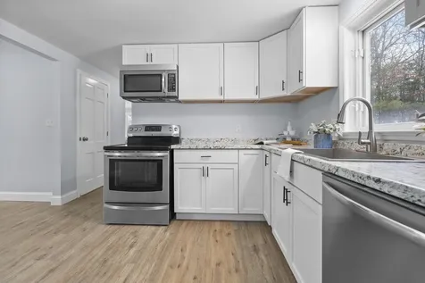 6 Michael Avenue Derry NH 03038