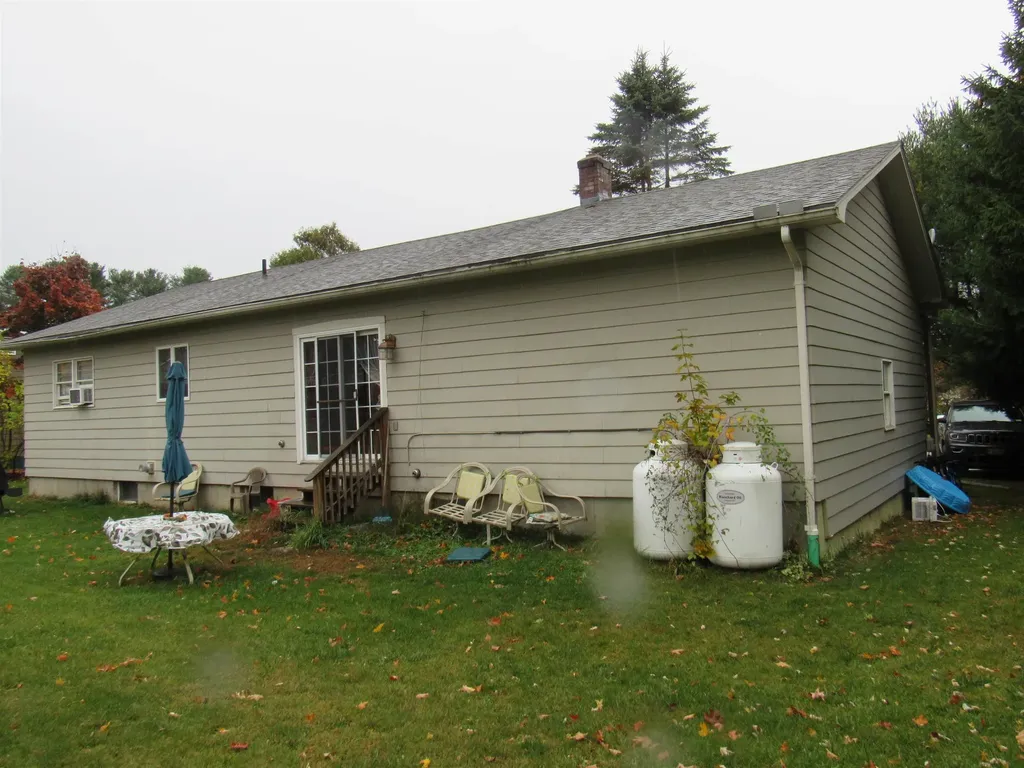 98 Fernwood Circle Newport City VT 05855