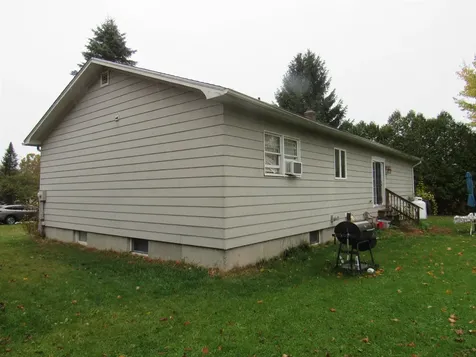 98 Fernwood Circle Newport City VT 05855