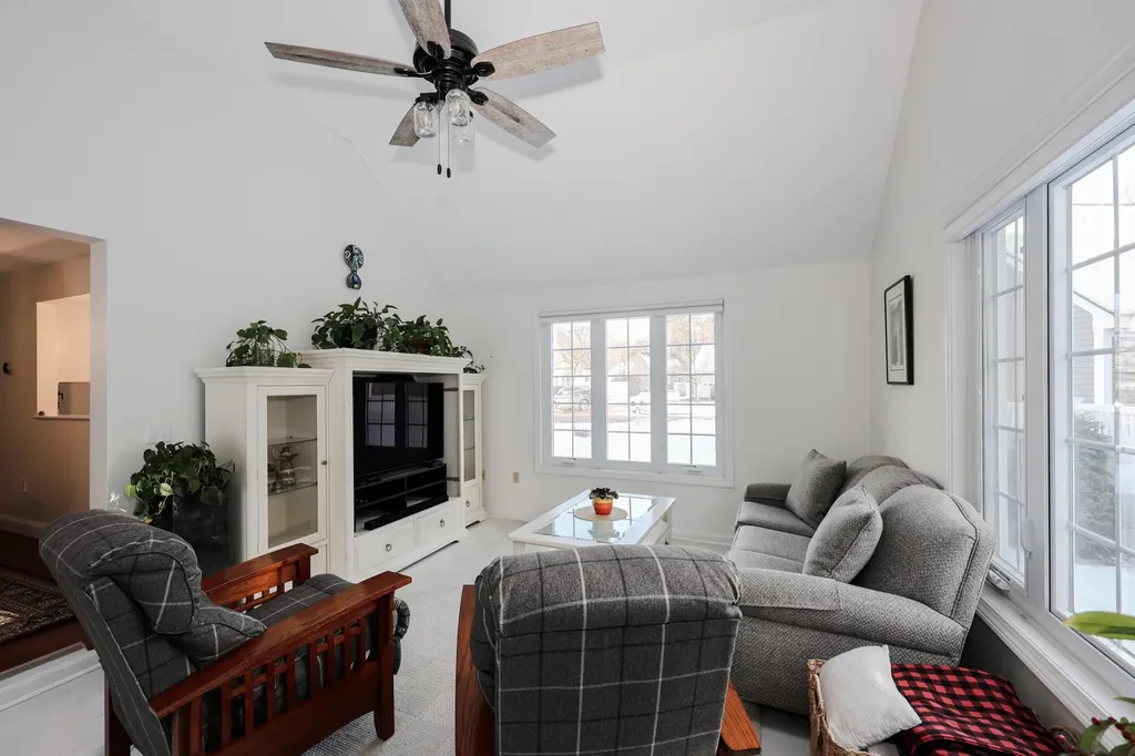 152 Straw Hill Road Manchester NH 03104