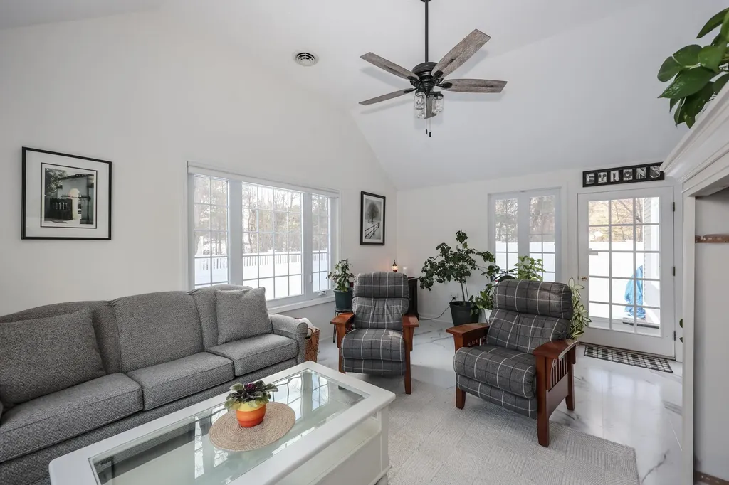 152 Straw Hill Road Manchester NH 03104