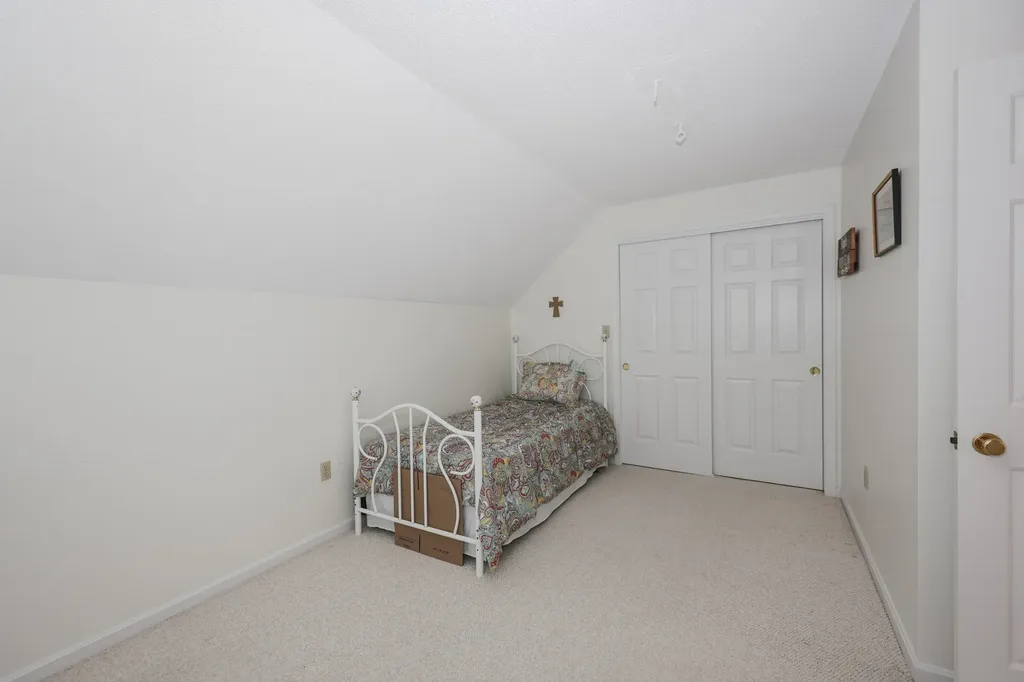 152 Straw Hill Road Manchester NH 03104