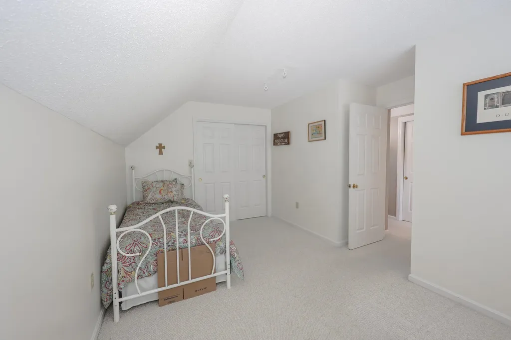 152 Straw Hill Road Manchester NH 03104