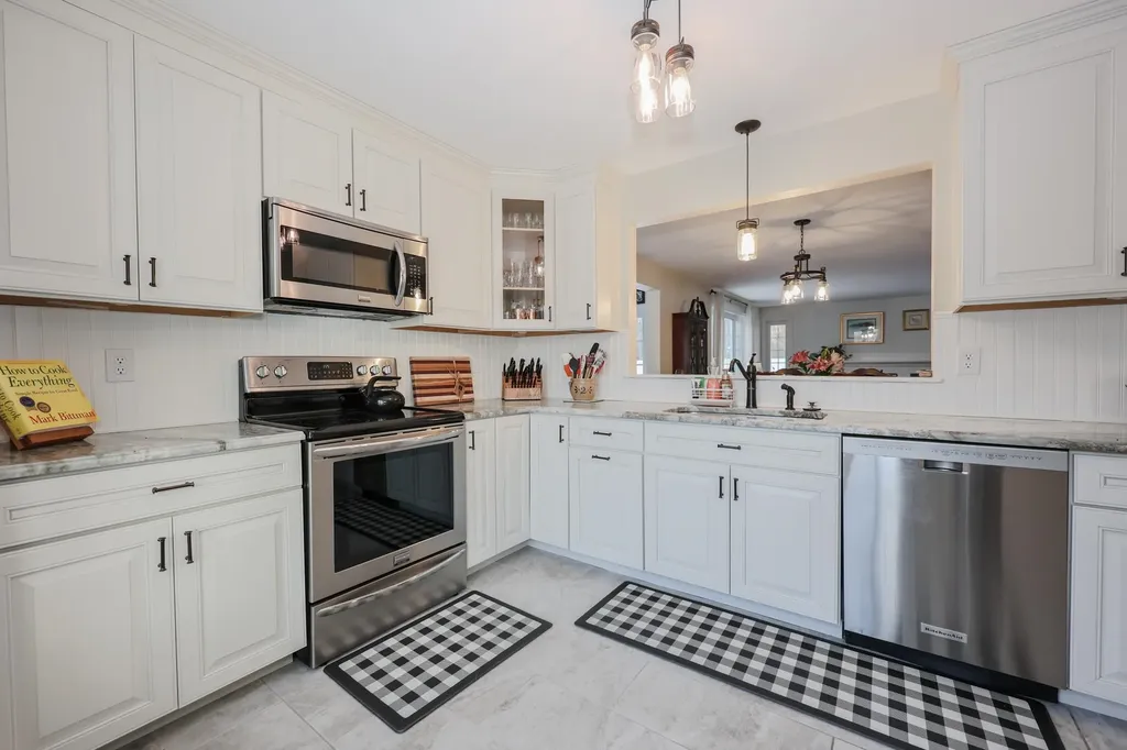 152 Straw Hill Road Manchester NH 03104