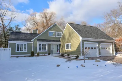 152 Straw Hill Road Manchester NH 03104