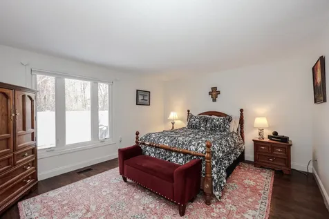 152 Straw Hill Road Manchester NH 03104