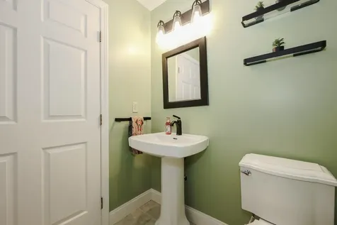 152 Straw Hill Road Manchester NH 03104