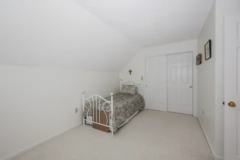 152 Straw Hill Road Manchester NH 03104