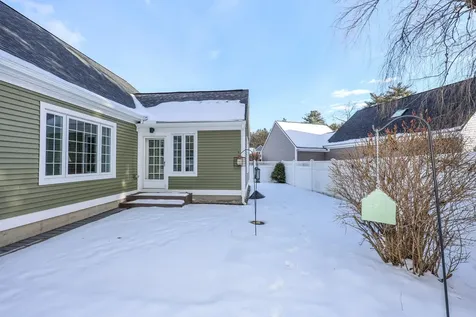 152 Straw Hill Road Manchester NH 03104