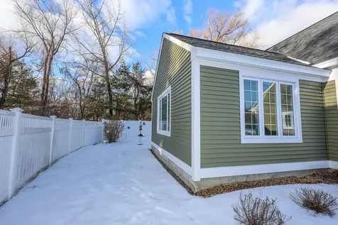 152 Straw Hill Road Manchester NH 03104