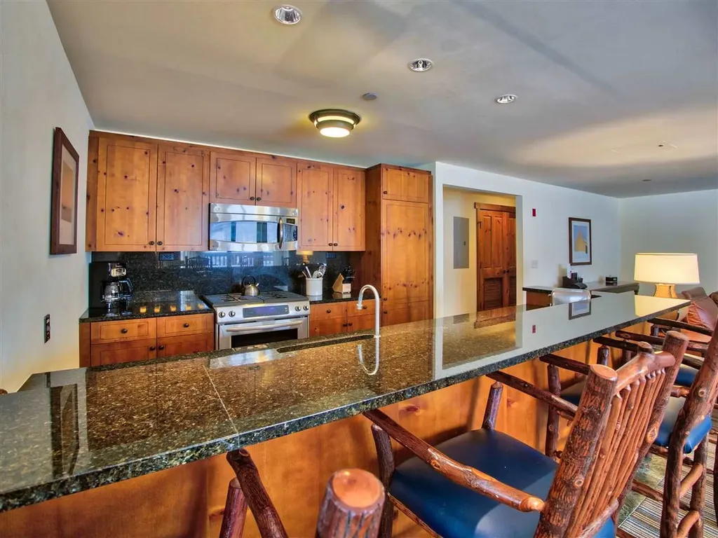 7412 Mountain Road Stowe VT 05672