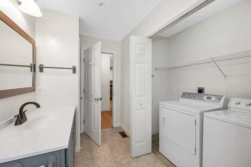 71 N. High Street Derry NH 03038