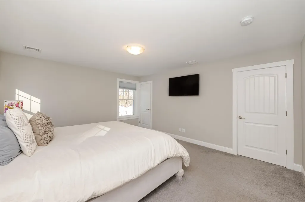 42 Daniels Drive Lee NH 03861