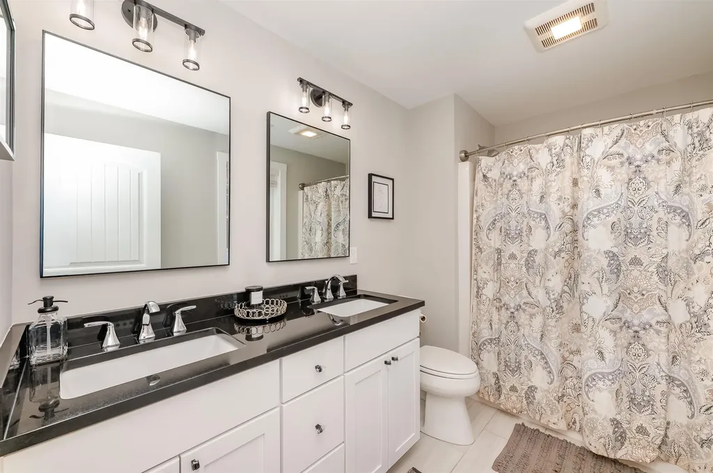 42 Daniels Drive Lee NH 03861