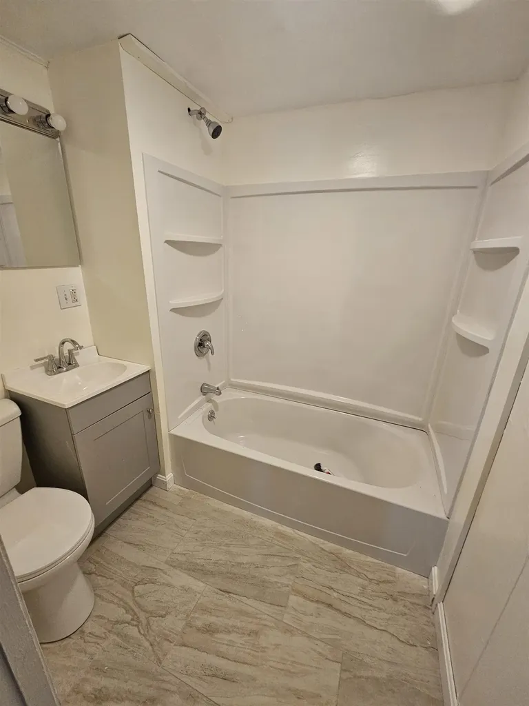 90 Oakland Avenue Manchester NH 03109