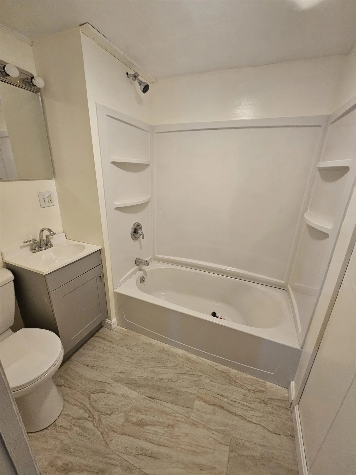 90 Oakland Avenue Manchester NH 03109