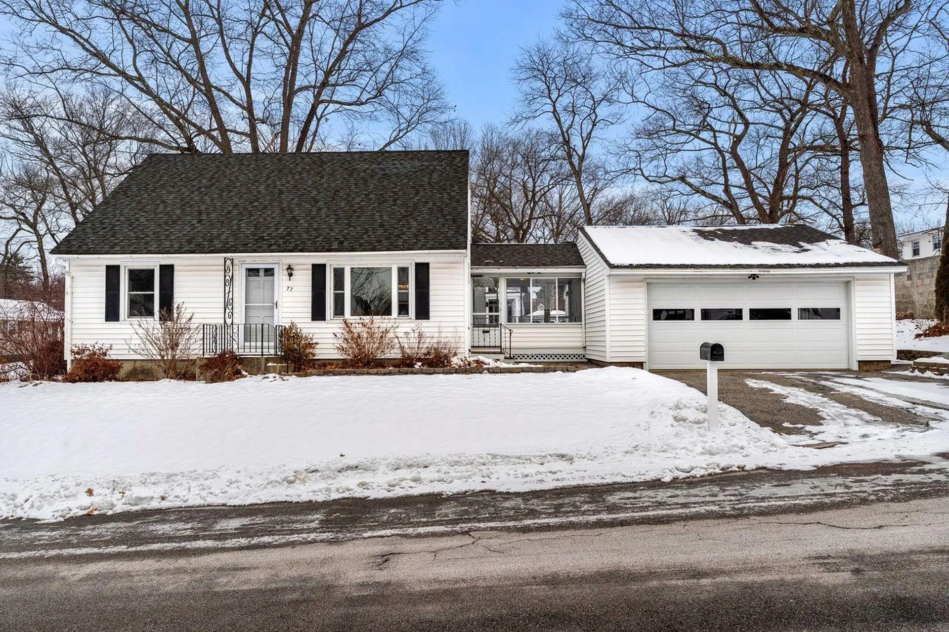 77 St James Avenue Manchester NH 03102