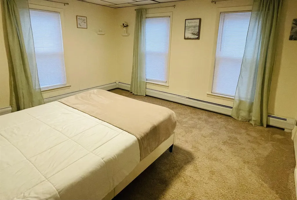 17 Arch Street Laconia NH 03246