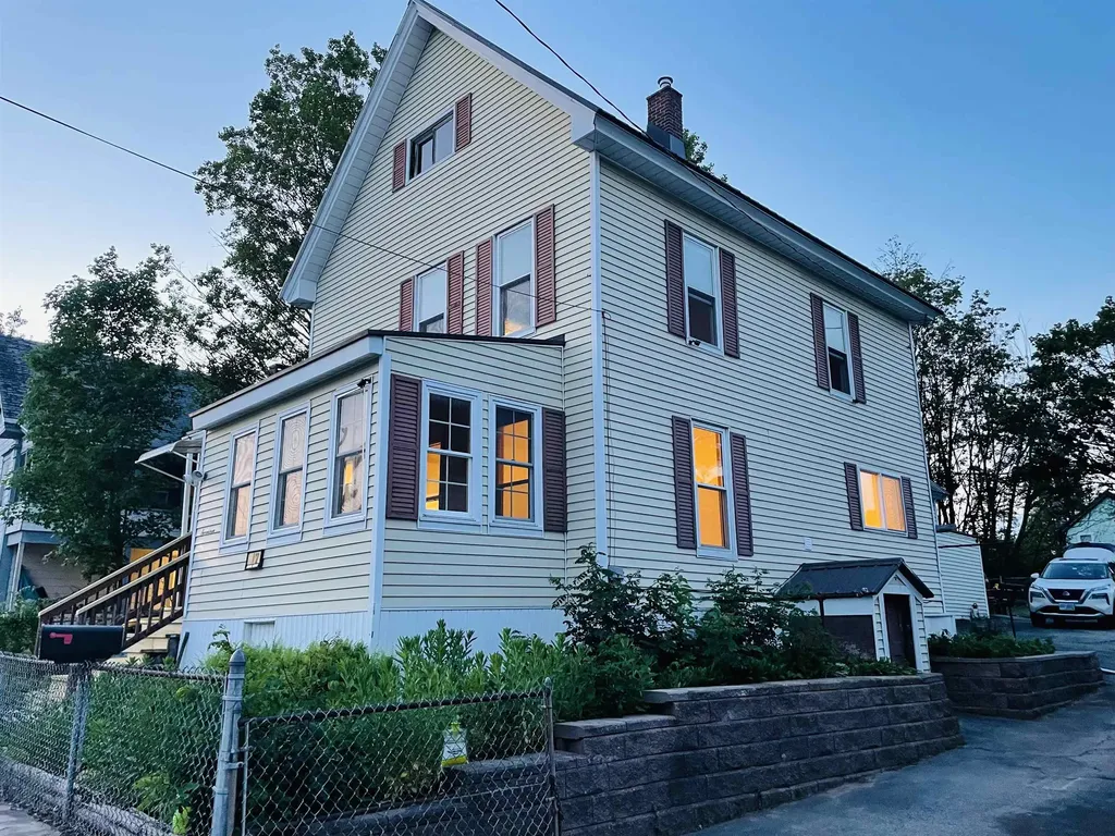 17 Arch Street Laconia NH 03246