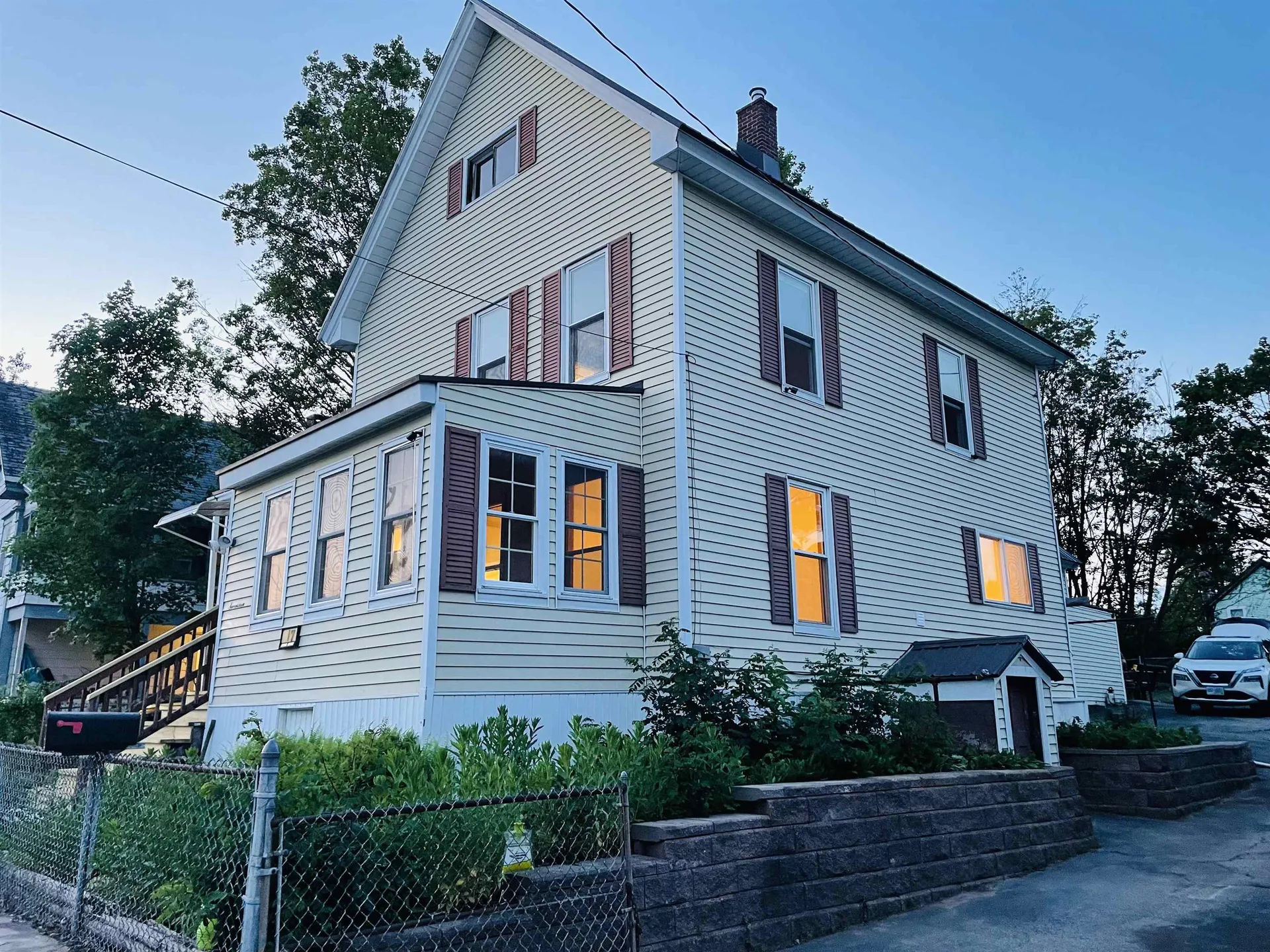 17 Arch Street Laconia NH 03246