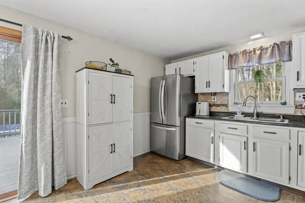 4 Woodland Avenue Seabrook NH 03874