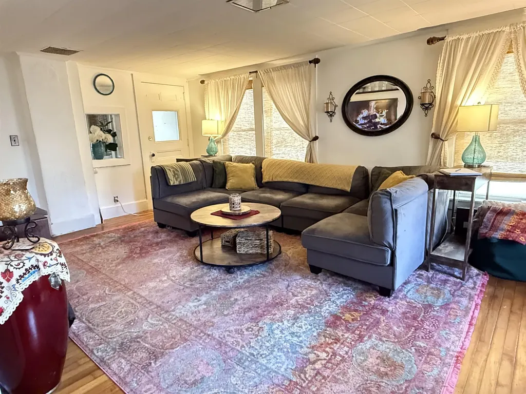 662 Vt Route 30 Newfane VT 05345