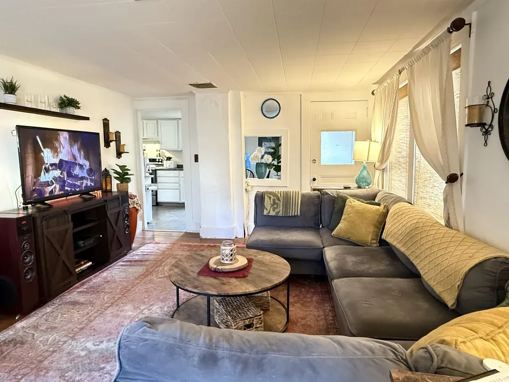 662 Vt Route 30 Newfane VT 05345