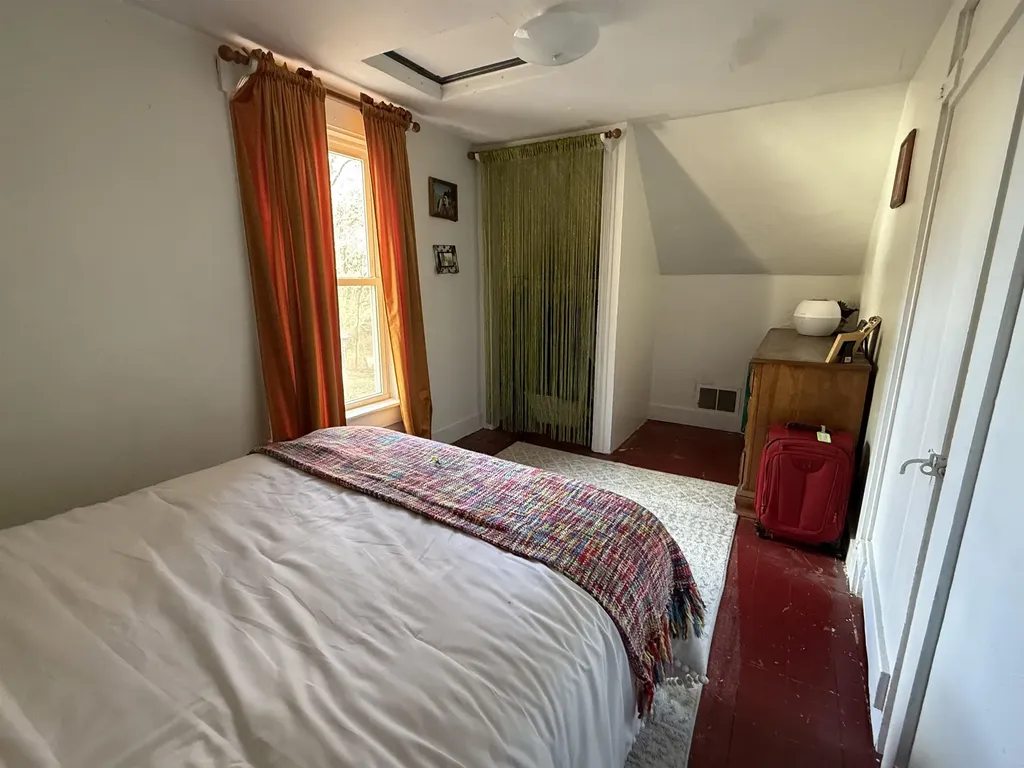 662 Vt Route 30 Newfane VT 05345